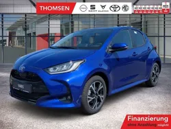 Juniper blue met Neu 2025 Toyota Yaris Hybrid Team Limousine | 28.540 € (Etwas zu teuer)