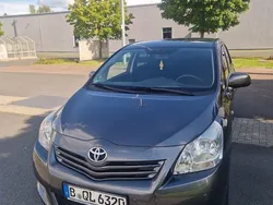 Grau Gebraucht 2013 Toyota Verso Life Van / Kleinbus | 9.100 € (Fairer Preis)