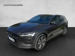 Platinum grey / Gebraucht 2022 Volvo V60 CC Plus Kombi | 43.990 €