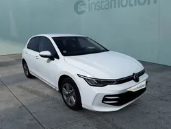 Weiß Gebraucht 2024 VW Golf VIII Life Limousine | 23.440 € (Guter Preis)