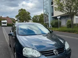 Blau Gebraucht 2005 VW Golf V Kleinwagen | 2.250 € (Fairer Preis)