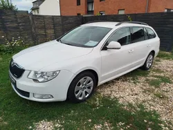 Weiß Gebraucht 2011 Skoda Superb GreenLine Kombi | 6.100 € (Fairer Preis)