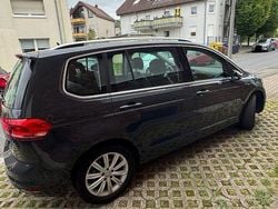 Grau Gebraucht 2019 VW Touran Highline Van / Kleinbus | 16.900 € (Superpreis)