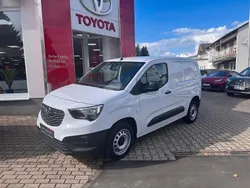 Weiß Gebraucht 2023 Opel Combo Basis Van / Kleinbus | 21.579 € (Etwas zu teuer)