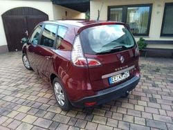 Rot Gebraucht 2016 Renault Scénic III Authentique Van / Kleinbus | 6.849 € (Fairer Preis)