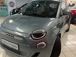 Blau Gebraucht 2021 Fiat 500e Icon Limousine | 21.990 €