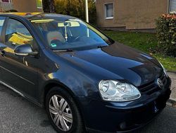 Blau Gebraucht 2005 VW Golf Comfortline Limousine | 2.299 € (Fairer Preis)