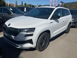 Moon weiss metallic Neu 2025 Skoda Karoq SportLine SUV | 41.495 € (Fairer Preis)