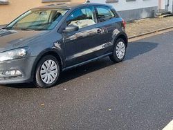 Grau Gebraucht 2016 VW Polo Trendline Kleinwagen | 6.300 € (Fairer Preis)