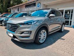 Grau Gebraucht 2018 Hyundai Tucson Premium SUV | 19.900 € (Fairer Preis)
