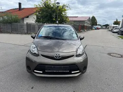 Braun Gebraucht 2014 Toyota Aygo Cool Kleinwagen | 5.190 € (Guter Preis)