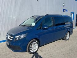 Blau Gebraucht 2021 Mercedes V220 Van / Kleinbus | 39.499 € (Fairer Preis)