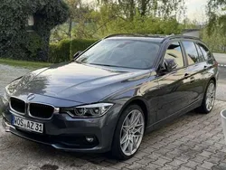 Grau Gebraucht 2019 BMW 320 Advantage Kombi | 18.790 € (Guter Preis)
