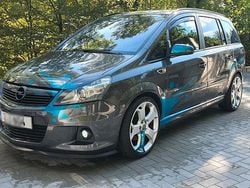 Grau Gebraucht 2009 Opel Zafira OPC Van / Kleinbus | 8.900 €
