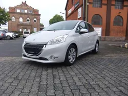 Weiß Gebraucht 2014 Peugeot 208 Active Kleinwagen | 5.400 € (Guter Preis)