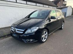 Kosmosschwarz Gebraucht 2013 Mercedes B200 Van / Kleinbus | 11.990 € (Fairer Preis)