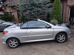 Silber Gebraucht 2006 Peugeot 206 CC Platinum Cabrio | 2.950 € (Fairer Preis)