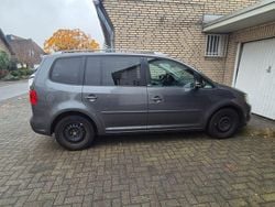 Grau Gebraucht 2012 VW Touran Style Van / Kleinbus | 4.900 € (Guter Preis)