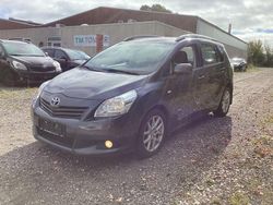 Grau Gebraucht 2010 Toyota Verso Van / Kleinbus | 1.999 €