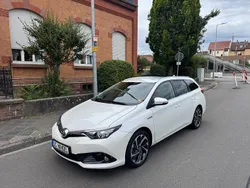 Weiß Gebraucht 2015 Toyota Auris Touring Sports Design Kombi | 12.450 € (Fairer Preis)