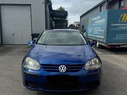 Blau Gebraucht 2004 VW Golf V Kleinwagen | 1.990 € (Fairer Preis)
