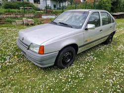Silber Gebraucht 1991 Opel Kadett Limousine | 2.555 €