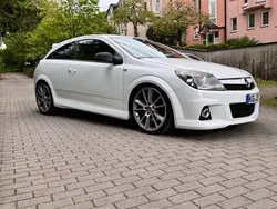 Weiß Gebraucht 2008 Opel Astra Edition Limousine | 14.200 €