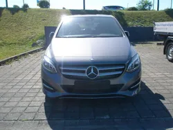 Grau Gebraucht 2017 Mercedes B200 Van / Kleinbus | 21.100 €