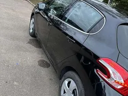 Schwarz Gebraucht 2015 Peugeot 208 Allure Kleinwagen | 6.800 € (Guter Preis)