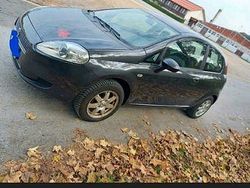 Grau Gebraucht 2009 Fiat Grande Punto Kleinwagen | 1.600 € (Fairer Preis)