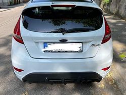 Weiß Gebraucht 2011 Ford Fiesta S Limousine | 3.000 €