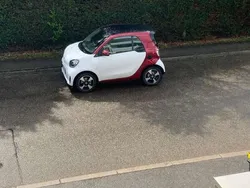 Rot Gebraucht 2023 Smart ForTwo Electric Drive Passion Coupé | 14.000 € (Etwas zu teuer)