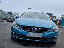 Blau Gebraucht 2016 Volvo V60 Kombi | 14.350 € (Fairer Preis)