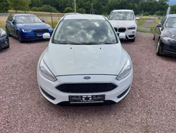 Weiß Gebraucht 2015 Ford Focus Trend Limousine | 6.100 € (Fairer Preis)