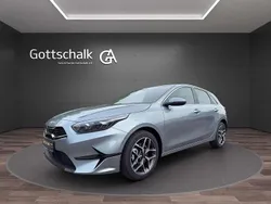 Lunarsilber metallic Neu 2025 Kia Ceed Spirit Kleinwagen | 28.888 € (Fairer Preis)
