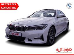Weiß Gebraucht 2022 BMW 330e Luxury Line Limousine | 34.950 € (Etwas zu teuer)