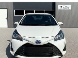 Weiß Gebraucht 2020 Toyota Yaris Hybrid Basis Limousine | 14.000 € (Guter Preis)
