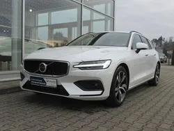 Weiß Gebraucht 2024 Volvo V60 Core Kombi | 42.800 € (Etwas zu teuer)