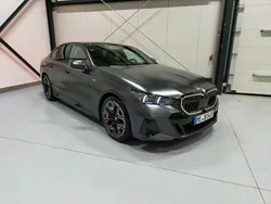 Grau Gebraucht 2023 BMW i5 M Sport Limousine | 54.289 € (Etwas zu teuer)