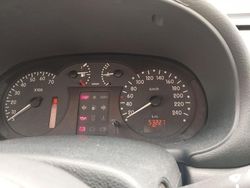 Rot Gebraucht 2000 Renault Clio II Authentique Kleinwagen | 3.500 € (Etwas zu teuer)