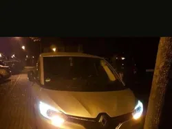 Grau Gebraucht 2022 Renault Grand Scénic IV Techno Van / Kleinbus | 20.000 € (Fairer Preis)