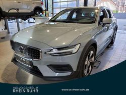 Vapour grey / metallic Gebraucht 2023 Volvo V60 CC Plus Kombi | 35.990 € (Fairer Preis)