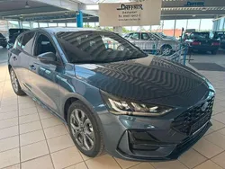 Blau Gebraucht 2024 Ford Focus ST-Line X Limousine | 28.990 € (Fairer Preis)