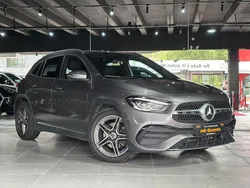 Grau Gebraucht 2020 Mercedes GLA220 AMG line SUV | 28.999 € (Fairer Preis)