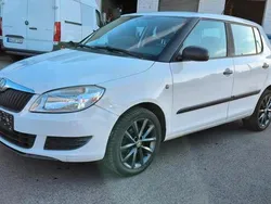 Weiß Gebraucht 2011 Skoda Fabia Kleinwagen | 1.600 €