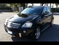 Schwarz metallic Gebraucht 2006 Mercedes ML420 AMG SUV | 21.000 €