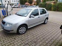 Grau Gebraucht 2004 Skoda Fabia Kleinwagen | 1.550 € (Fairer Preis)