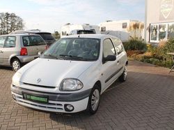 Weiß Gebraucht 2000 Renault Clio II Kleinwagen | 1.590 € (Etwas zu teuer)