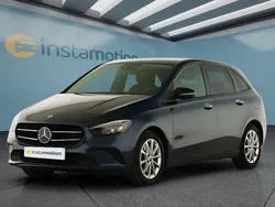 Blau Gebraucht 2022 Mercedes B250e Van / Kleinbus | 30.699 €