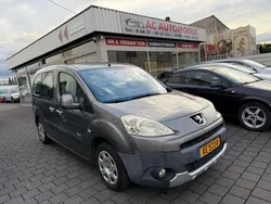 Grau Gebraucht 2009 Peugeot Partner Tepee Van / Kleinbus | 2.499 €